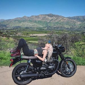 Meet your Posher, Miya